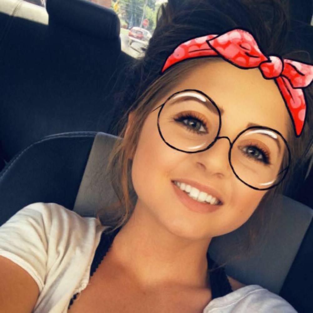 Meet your Posher, Carlee